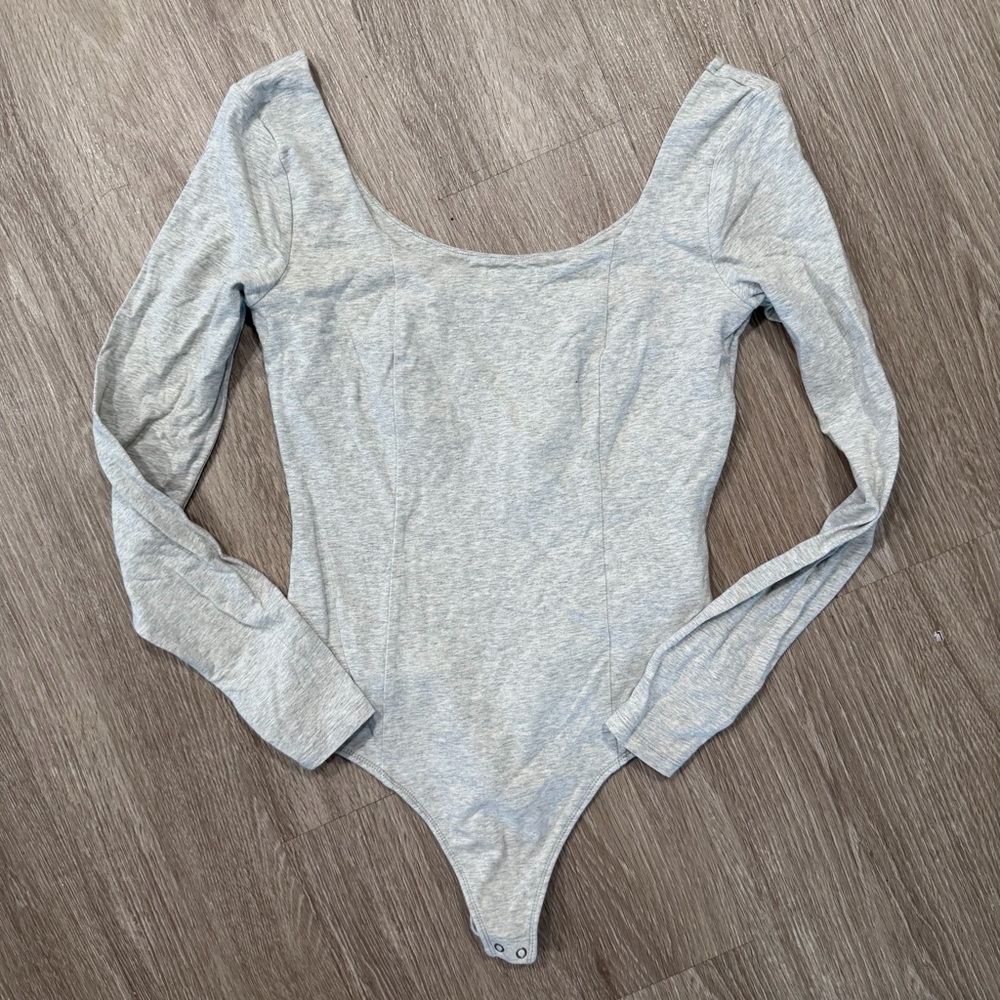 Abercrombie & Fitch gray long sleeve bodysuit sz M